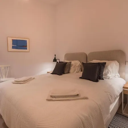Lovelystay - Charming 3 Bedroom Wonder Downtown Διαμέρισμα *
