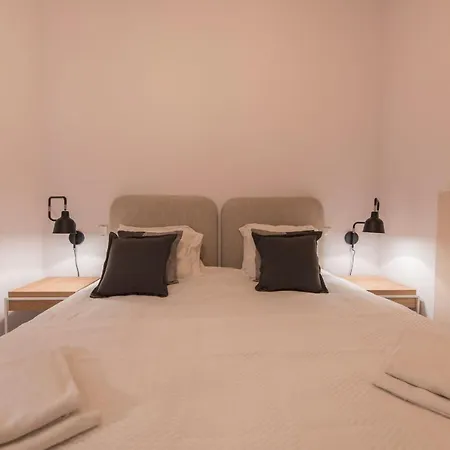 Charming 3 Bedroom Wonder Downtown By Lovelystay