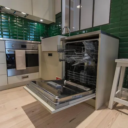 Charming Baixa 3br With Balcony By Lovelystay Apartamento