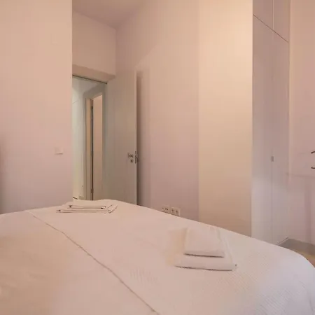 Charming Baixa 3br With Balcony By Lovelystay *