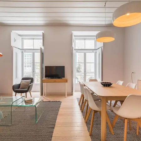 Apartamento Charming Baixa 3br With Balcony By Lovelystay *