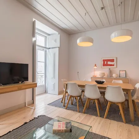 Charming Baixa 3br With Balcony By Lovelystay Lisboa